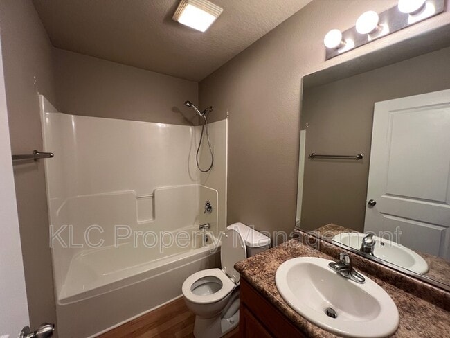 Building Photo - 1104 Flagstone Ln