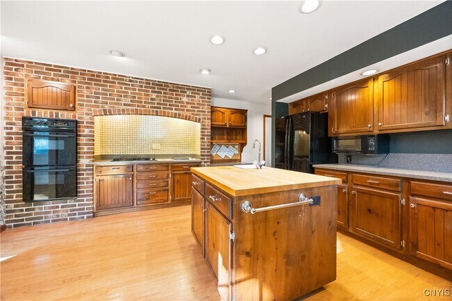 Building Photo - 8178 Old Sunridge Dr