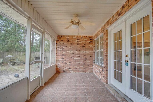 Building Photo - 3012 Classic Dr