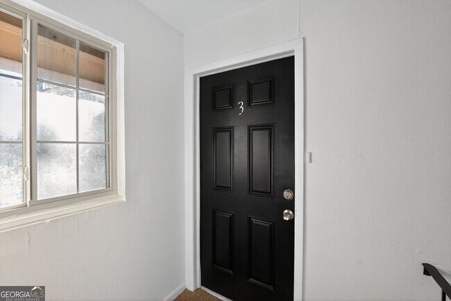 Building Photo - 2510 Peachwood Cir NE