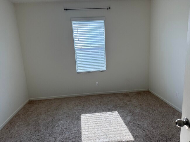 Building Photo - 9511 Potomac Dr