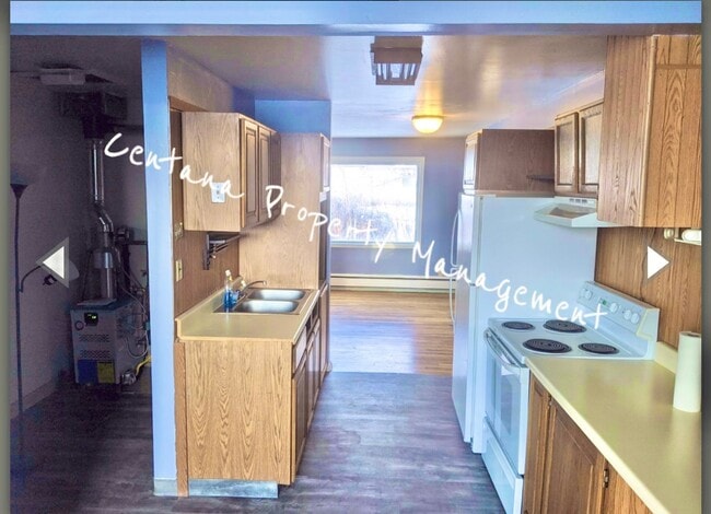 Building Photo - Pet friendly 2 bedroom house with a large lawn! (Better pictures coming soon).