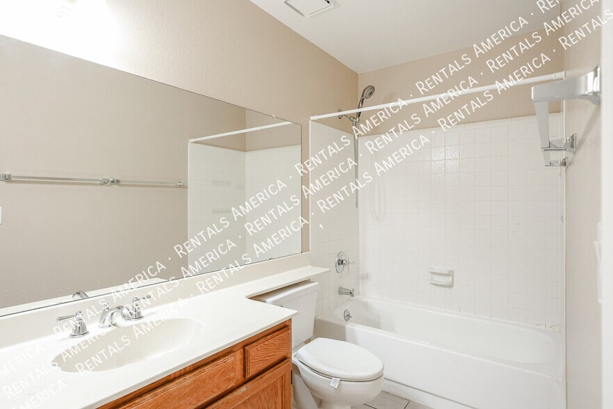 Building Photo - 1817 N Palm Dr