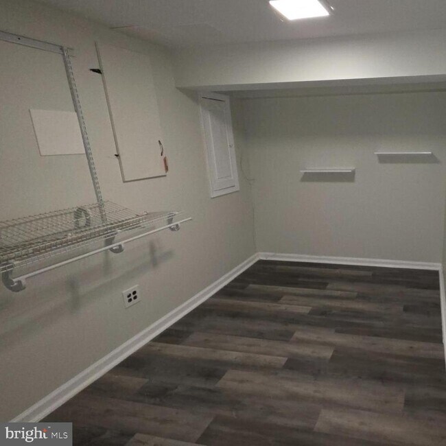 Building Photo - 25 Hamlet Dr