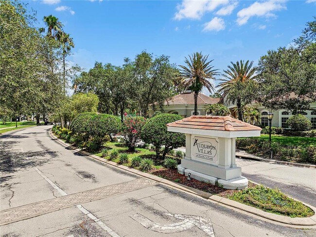 Building Photo - 13929 Fairway Island Dr