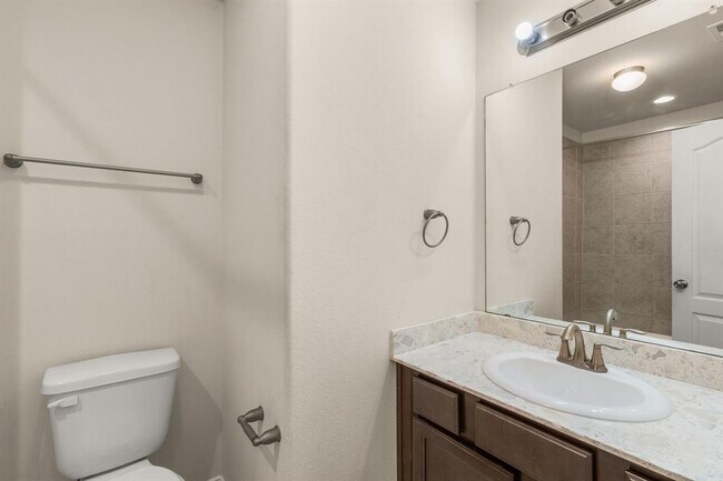 Building Photo - 4803 S Richwood Dr