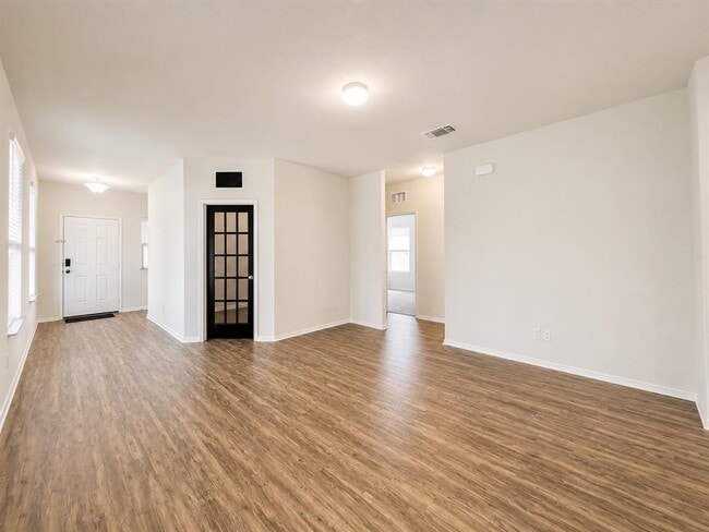 Building Photo - 220 Pepperbark Loop