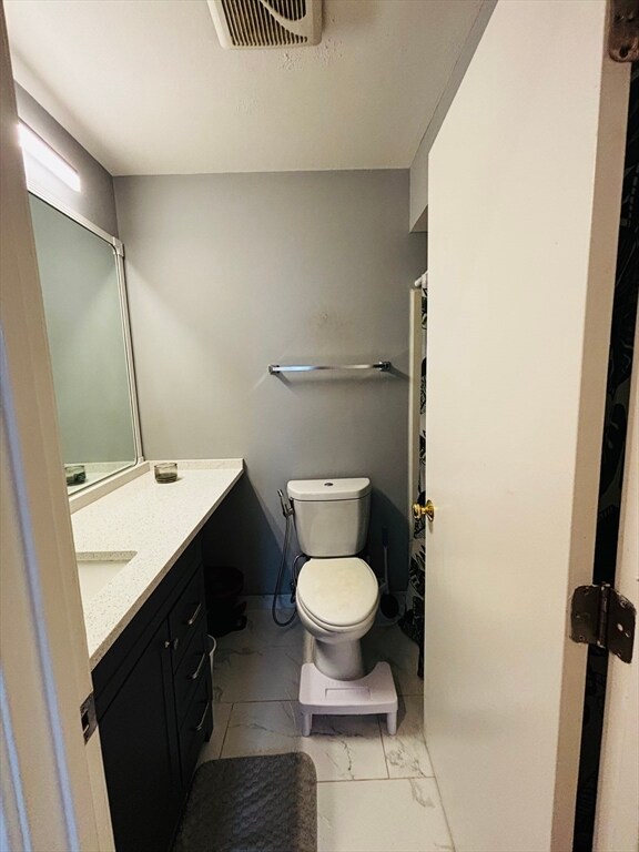 Building Photo - 60 Gibson St