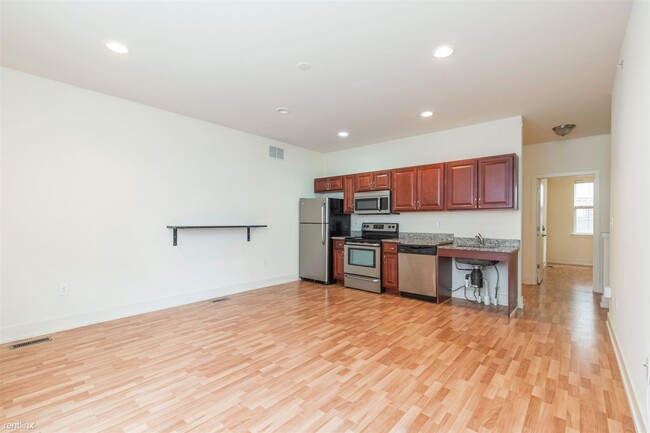 Building Photo - 4 br, 2 bath Triplex - 1509 MASTER ST Unit...