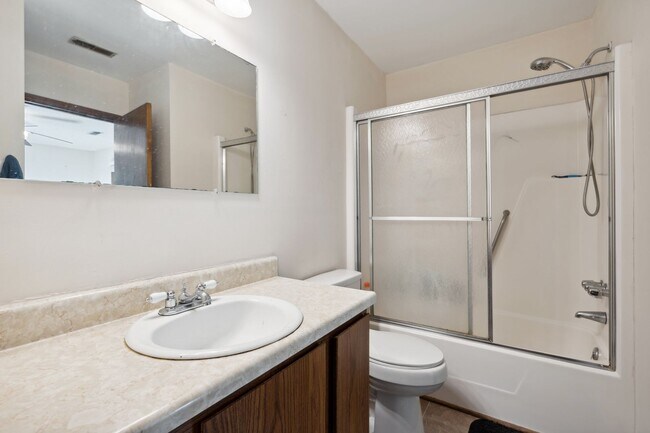 Building Photo - 3 bedroom home close to Duke Avaialble Ear...