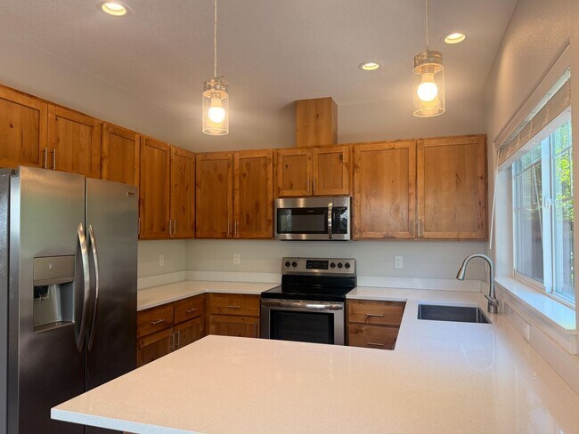 Building Photo - HONEYBEE5711-5713