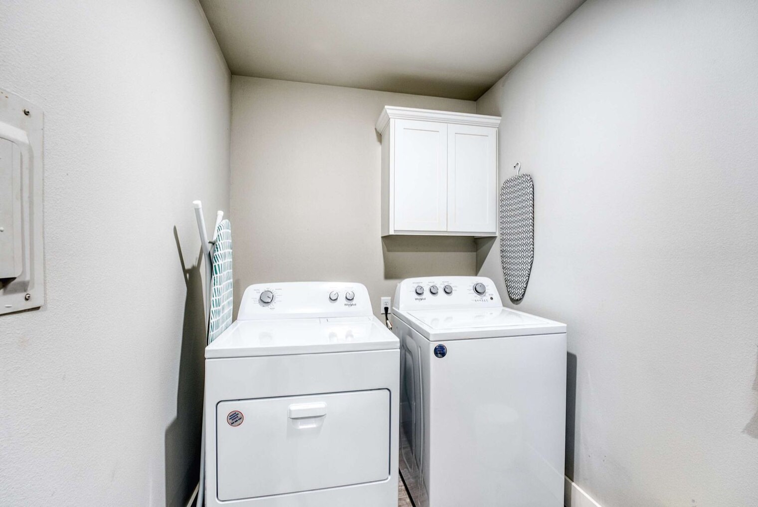 Building Photo - 214 NW L St