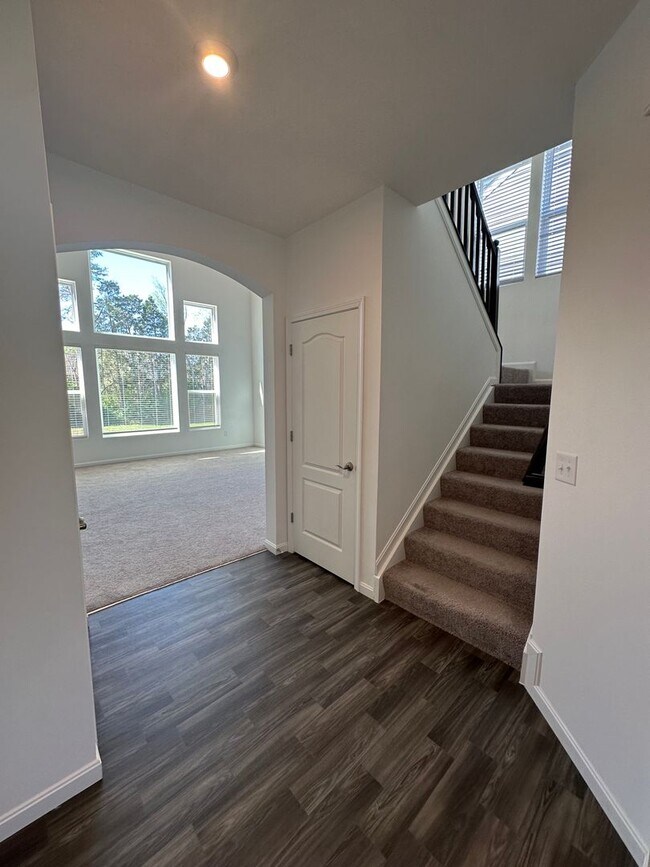 Building Photo - 10520 Vista View Dr