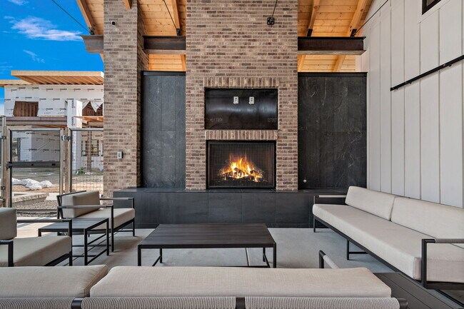 Building Photo - 98 S Carbon Rivet Ave