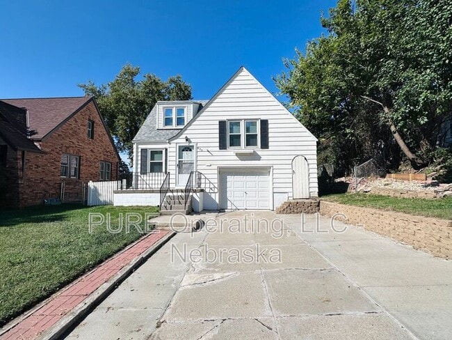 Building Photo - 830 S 54th St