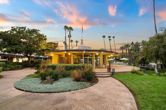 Building Photo - One Bedroom 1 Bath- Private Resort Complex Condo in Point Loma