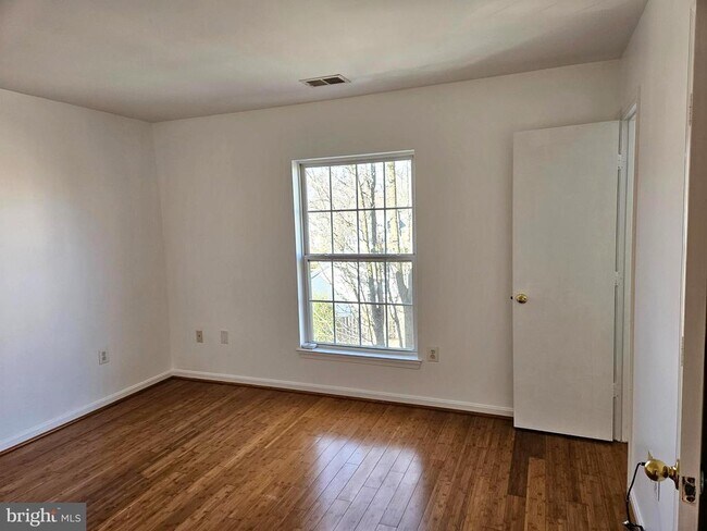 Building Photo - 19437 Rayfield Dr