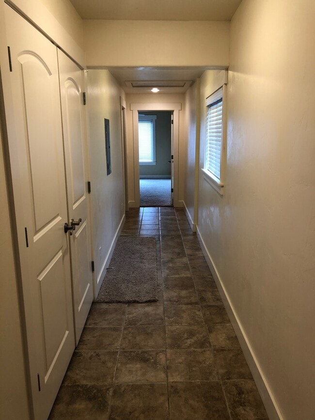 Building Photo - MUST SEE! Beautiful 4 Bedroom/3 Bathroom Home--Near BYU and Peaks Ice Arena