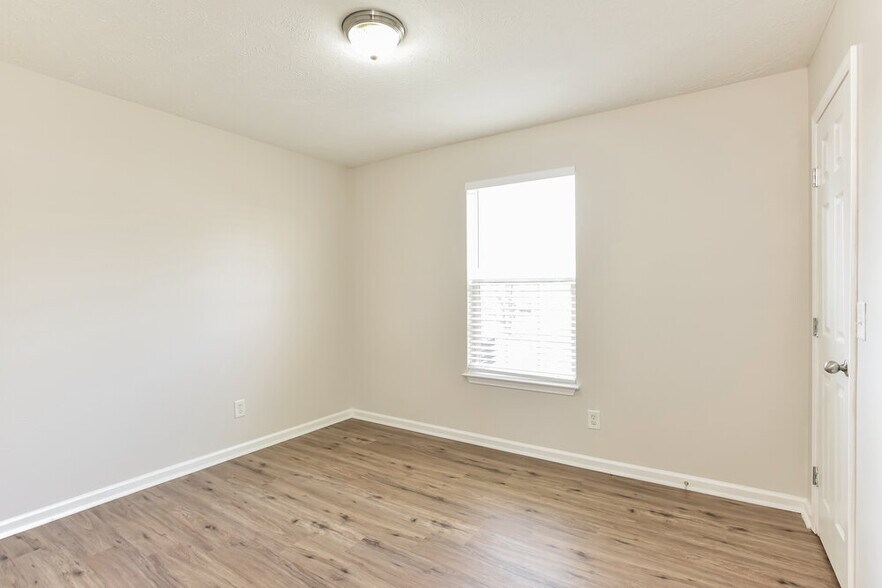 Building Photo - 154 Dreville Dr