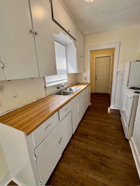 Building Photo - 1849 N Johnston Ave