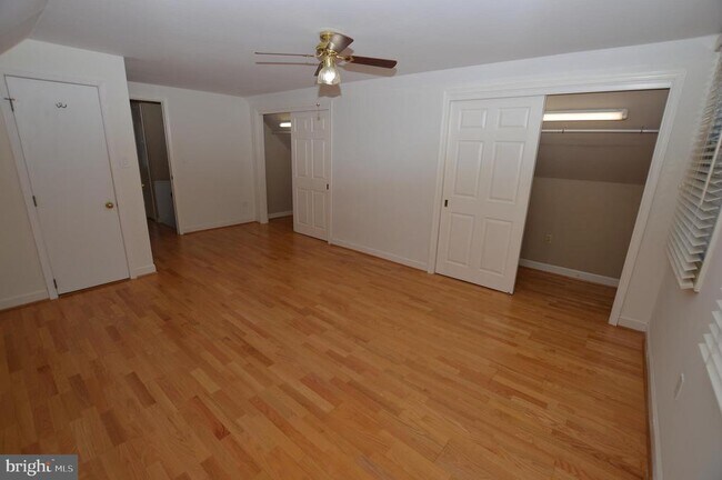 Building Photo - 2712 Bartlett Ln