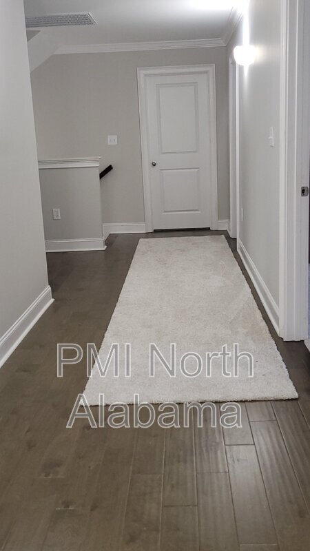 Building Photo - 130 Creekmound Dr