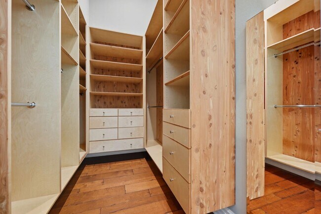 Building Photo - 4911 Amador Dr