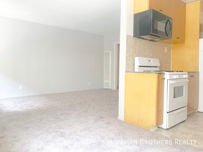 Building Photo - 2313 S Bentley Ave