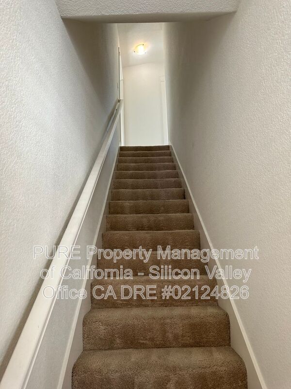 Building Photo - 134 Creekside Village Dr