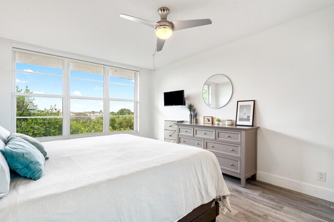 Building Photo - 3900 Oaks Clubhouse Dr