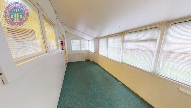 Building Photo - Prime Location - Mt. Tabor Craftsman! Covered Front Porch & Fenced Backyard