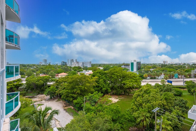 Building Photo - 1723 SW 2nd Ave