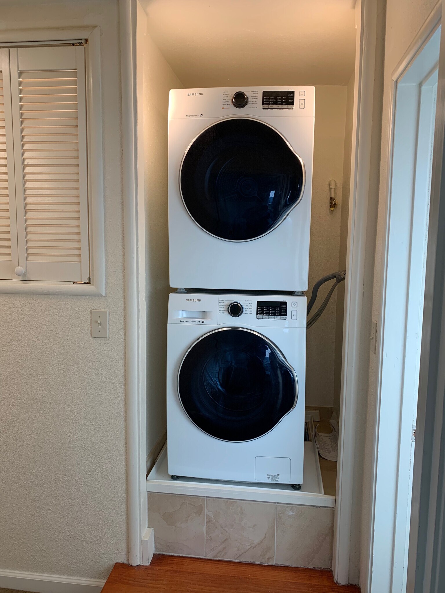 Corridor, 2nd floor - 1635 Derby St