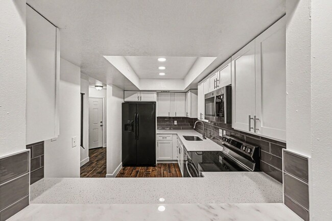 Building Photo - 2173 Stewart Rd