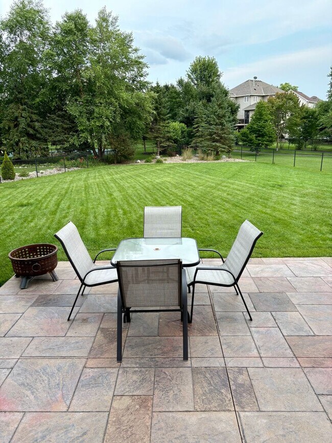 Building Photo - Large Lakeville Home for Lease