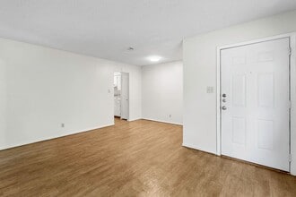 Building Photo - Spacious 2 Bedroom Apartment - Parking - Near Bus Route!