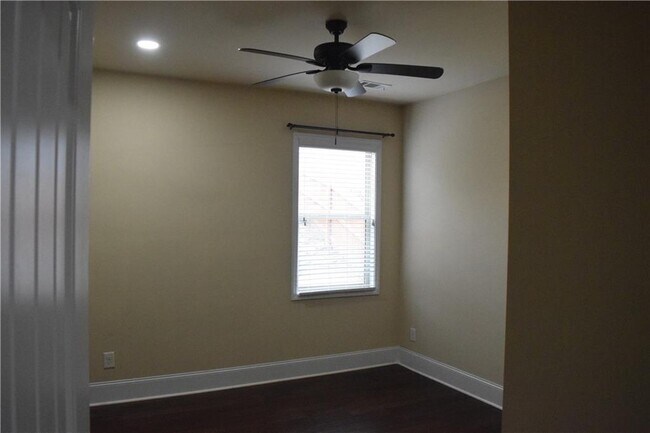 Building Photo - 480 Meadow Hill Dr