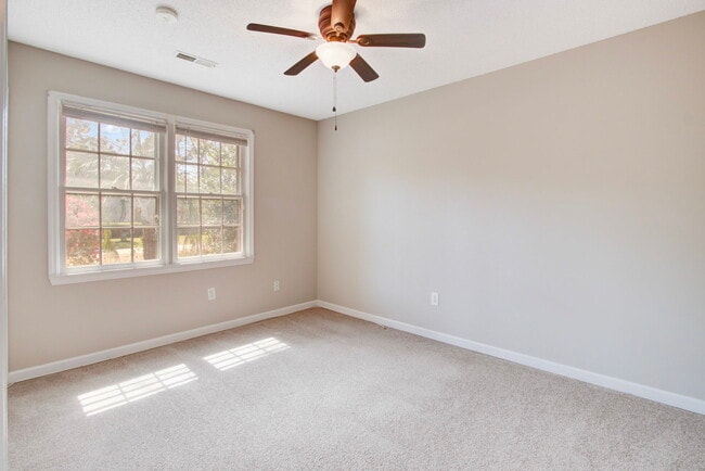 Building Photo - 1860 Piper Dr