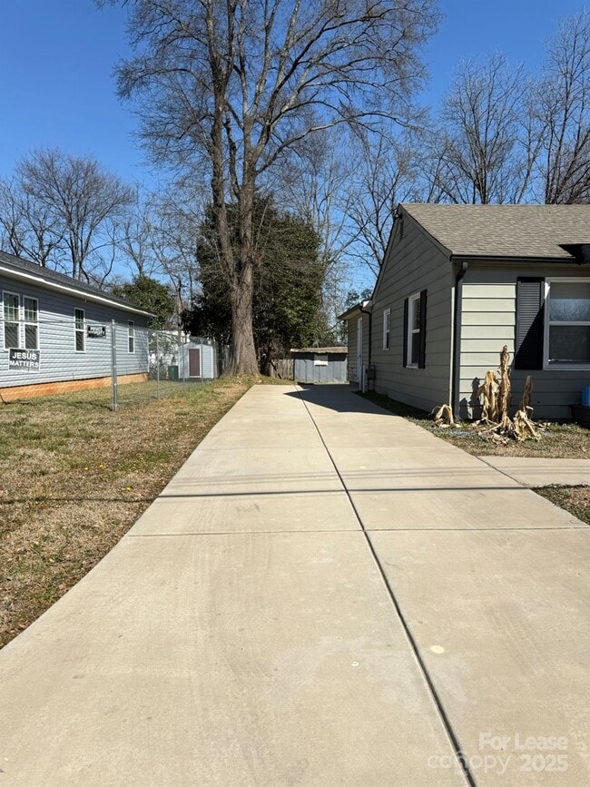 Building Photo - 3216 Boyd St