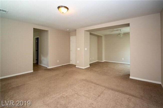 Building Photo - 6037 S Moonlight Beach