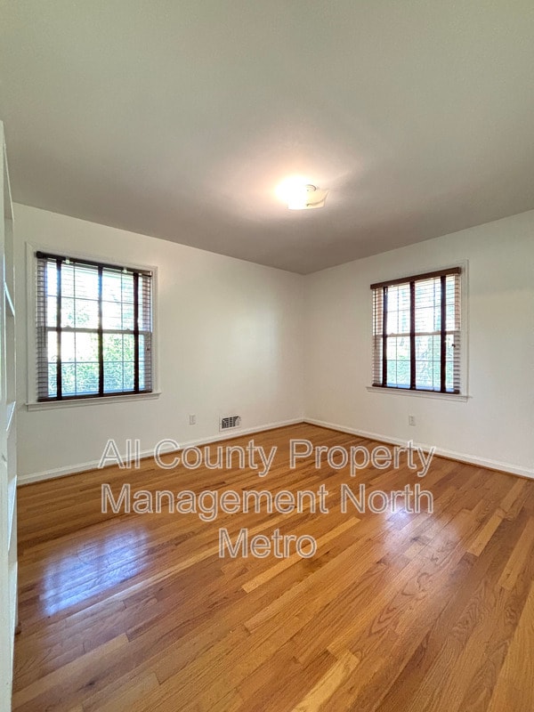 Building Photo - 1273 Becket Dr NE