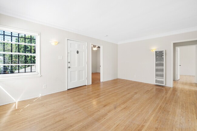 Building Photo - 458 N Gardner St