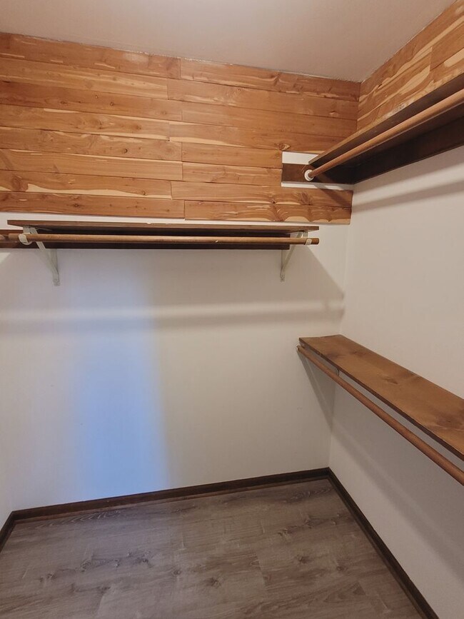 Building Photo - 3 bed, 3 bath home off Chapel Hill Road