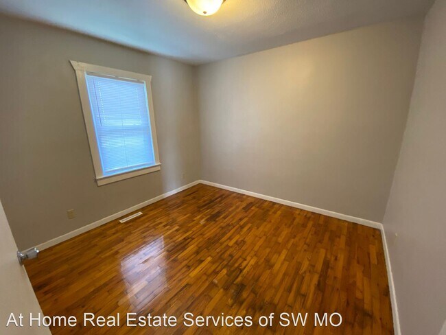Building Photo - 861-867 S Crutcher Ave