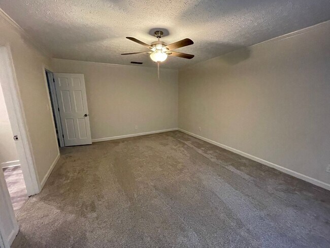 Building Photo - Executive Rental in Horseleg Creek- $3,295