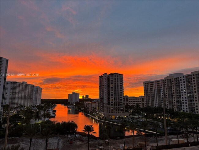 Building Photo - 15811 Collins Ave