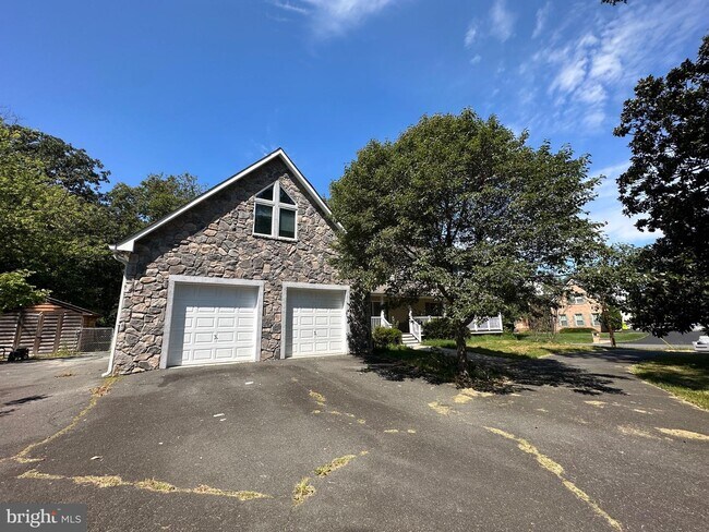 Building Photo - 20845 Potomac View Rd