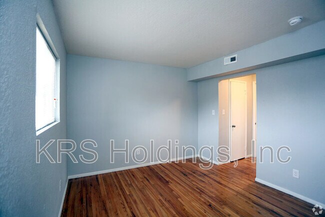 Building Photo - 929 41st St