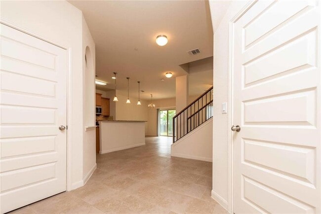 Building Photo - 1620 Bryant Dr