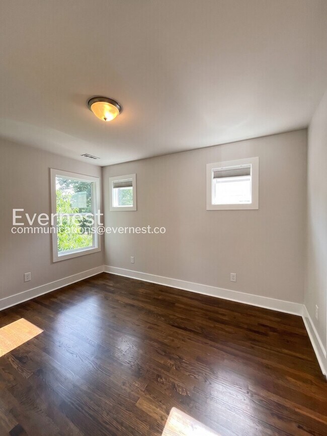 Building Photo - 3-Bed/3-Bath Home/Available Now!